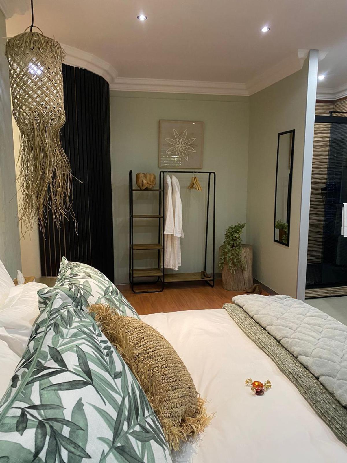 Luxury Upmarket Guesthouse 20 On 4Th Rustenburg Zewnętrze zdjęcie
